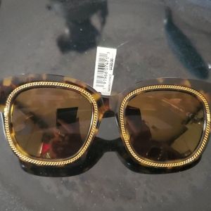 Stella Mccarthy HOST PICK   tortoiseshell sunglasses warranty gorgeous